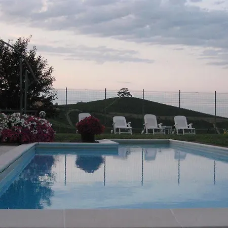 Red Wine منزل ريفي